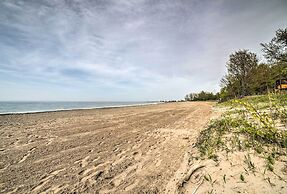 Geneva-on-the-lake Cottage w/ Patio: Walk to Shore