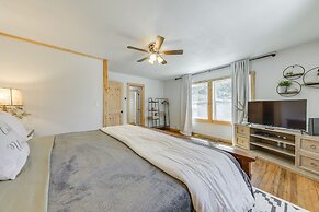 Ruidoso Cabin Rental w/ Hot Tub: Walk to Main!