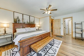 Ruidoso Cabin Rental w/ Hot Tub: Walk to Main!