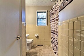 Cozy Home w/ Grill: Walkable Oxford Location