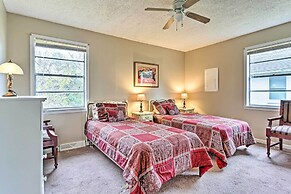 Cozy Home w/ Grill: Walkable Oxford Location