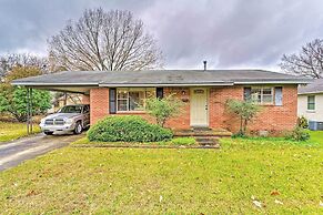 Cozy Home w/ Grill: Walkable Oxford Location