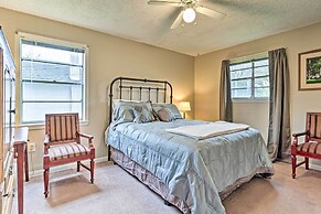 Cozy Home w/ Grill: Walkable Oxford Location