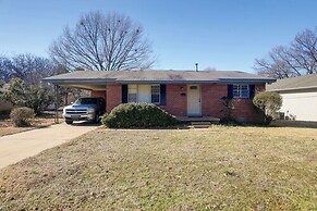 Cozy Home w/ Grill: Walkable Oxford Location