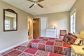 Cozy Home w/ Grill: Walkable Oxford Location