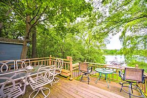 Cozy Retreat w/ Hot Tub, on Sleepy Hollow Lake!