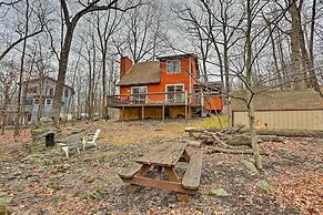 4 Mi to Tubing: Cozy Bushkill Cabin w/ Deck!