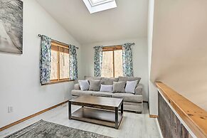 4 Mi to Tubing: Cozy Bushkill Cabin w/ Deck!