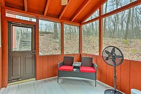 4 Mi to Tubing: Cozy Bushkill Cabin w/ Deck!
