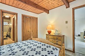 4 Mi to Tubing: Cozy Bushkill Cabin w/ Deck!