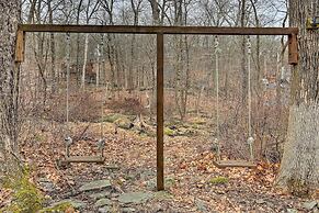 4 Mi to Tubing: Cozy Bushkill Cabin w/ Deck!