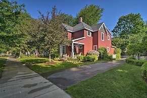 Downtown Charlevoix Duplex 1/2 Mi to Lake Michigan