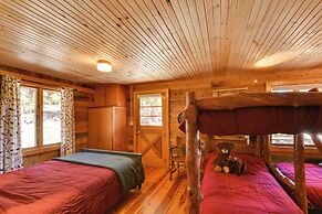 Idyllic Twin Lakes Escape w/ Deck + Fire Pit!