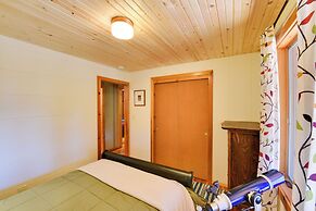 Idyllic Twin Lakes Escape w/ Deck + Fire Pit!