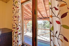Idyllic Twin Lakes Escape w/ Deck + Fire Pit!