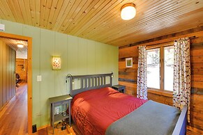 Idyllic Twin Lakes Escape w/ Deck + Fire Pit!