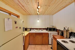 Idyllic Twin Lakes Escape w/ Deck + Fire Pit!