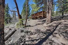 Idyllic Twin Lakes Escape w/ Deck + Fire Pit!