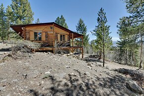 Idyllic Twin Lakes Escape w/ Deck + Fire Pit!
