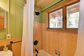 Idyllic Twin Lakes Escape w/ Deck + Fire Pit!