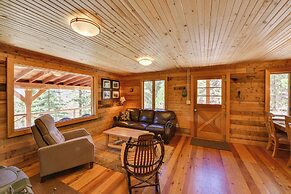 Idyllic Twin Lakes Escape w/ Deck + Fire Pit!