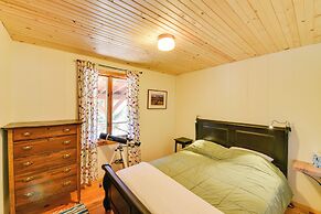Idyllic Twin Lakes Escape w/ Deck + Fire Pit!
