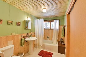 Idyllic Twin Lakes Escape w/ Deck + Fire Pit!