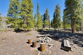 Idyllic Twin Lakes Escape w/ Deck + Fire Pit!