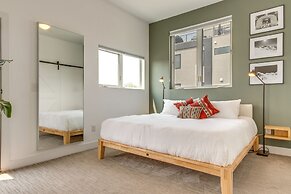 Modern Denver Townhome w/ Rooftop Terrace!
