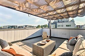 Modern Denver Townhome w/ Rooftop Terrace!