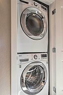 Modern Denver Townhome w/ Rooftop Terrace!