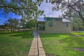 Fredericksburg Cottage ~ 1 Mile to Main Street!