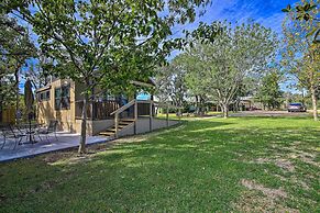 Fredericksburg Cottage ~ 1 Mile to Main Street!
