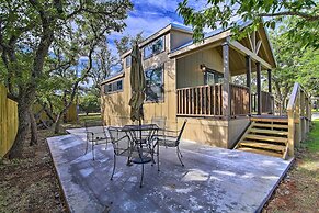 Fredericksburg Cottage ~ 1 Mile to Main Street!