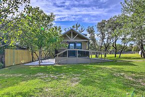 Fredericksburg Cottage ~ 1 Mile to Main Street!