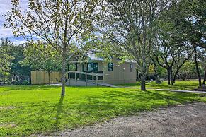 Fredericksburg Cottage ~ 1 Mile to Main Street!