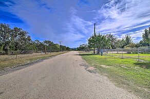 Fredericksburg Cottage ~ 1 Mile to Main Street!