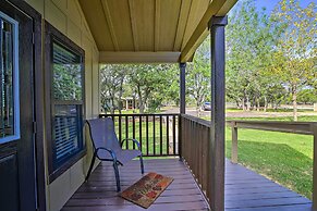 Fredericksburg Cottage ~ 1 Mile to Main Street!