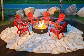 Exquisite Mccall Log Cabin - Walk to Payette Lake!