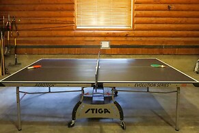 Exquisite Mccall Log Cabin - Walk to Payette Lake!