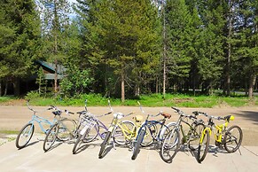 Exquisite Mccall Log Cabin - Walk to Payette Lake!