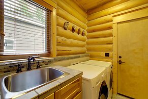 Exquisite Mccall Log Cabin - Walk to Payette Lake!