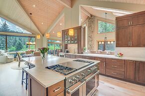 Stunning Mtn Views, Private Stream: Evergreen Gem!