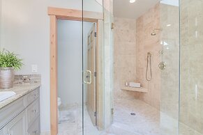 Stunning Mtn Views, Private Stream: Evergreen Gem!