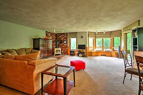 Scenic Bartlett Home w/ Deck - 1 Mi to Storyland!