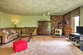 Scenic Bartlett Home w/ Deck - 1 Mi to Storyland!