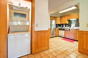 Scenic Bartlett Home w/ Deck - 1 Mi to Storyland!