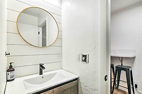 The Cottages: Ski-in/out Retreat - Hike & Explore!