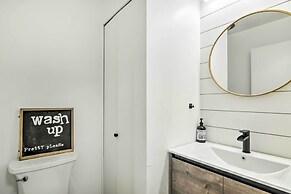 The Cottages: Ski-in/out Retreat - Hike & Explore!