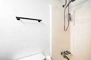 The Cottages: Ski-in/out Retreat - Hike & Explore!